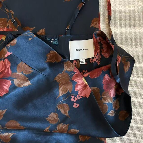 Reformation Frankie Silk Maxi Dress Sz6 Core Navy Red Floral Holiday Cocktail - Picture 6 of 9